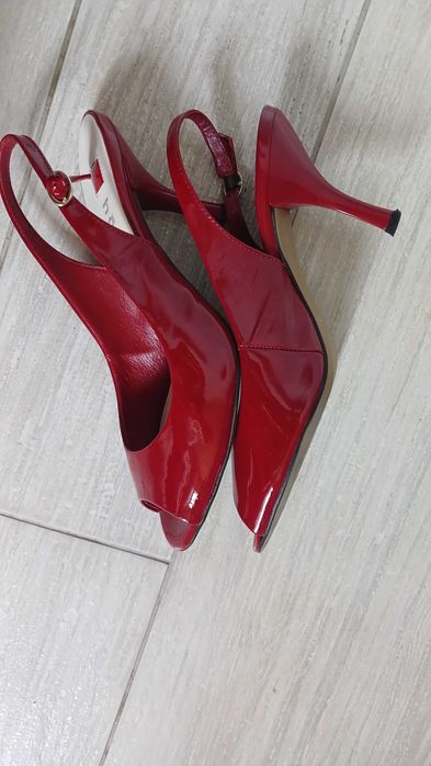 Туфли-лодочки Hógl вишневые 37 р. Лаковая кожа