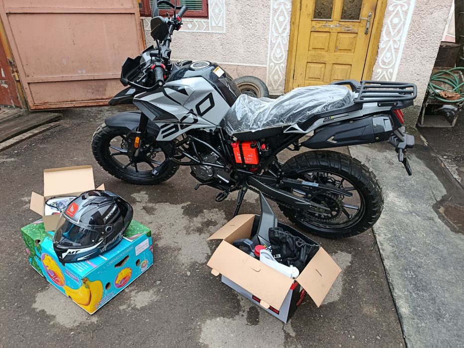 Продам текен 300 кубовий 25 року  майже новий 3 рази їздив