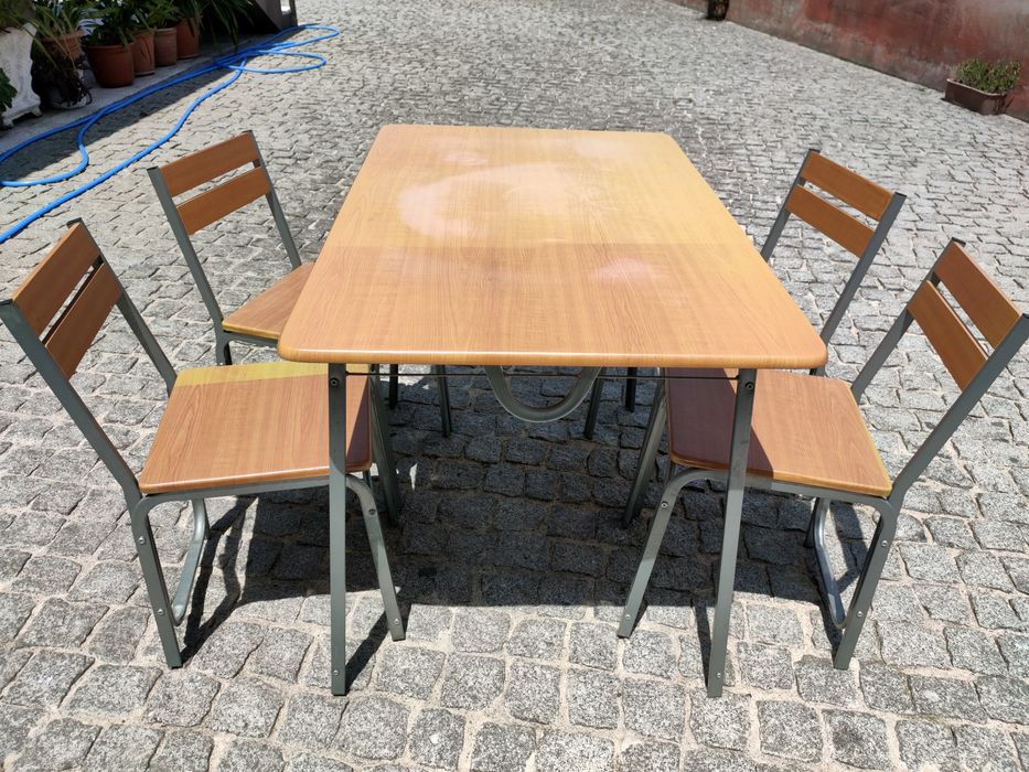 Mesa de jardim/cozinha/esplanada.