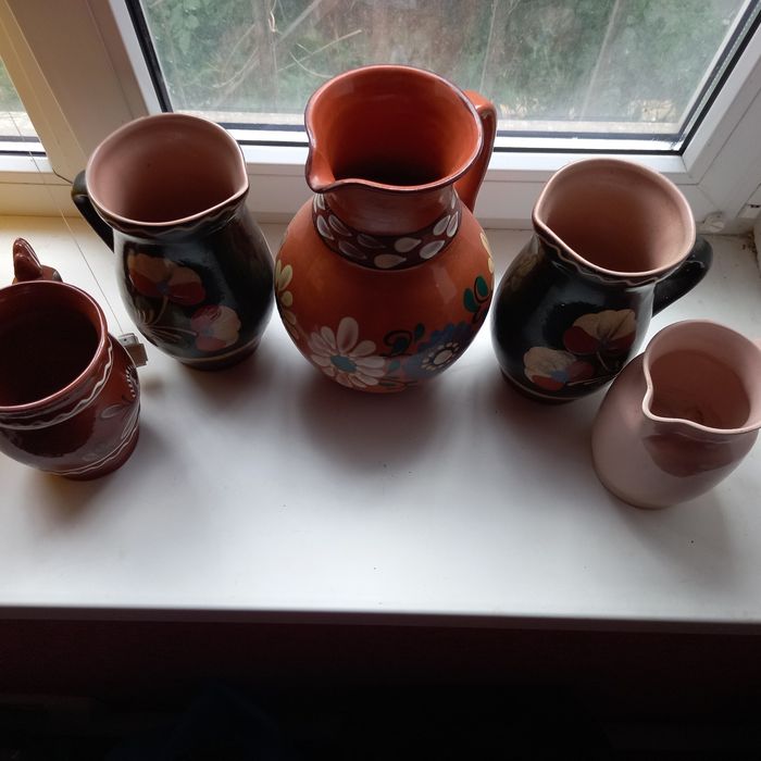 Кувшины разные для пользования или для коллекции