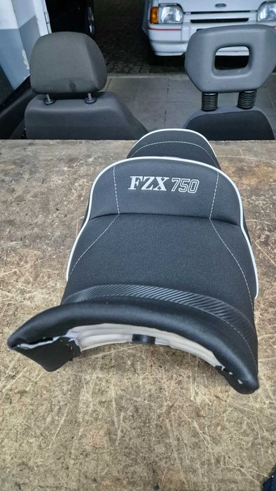 Cela Fzx 750 personalizada