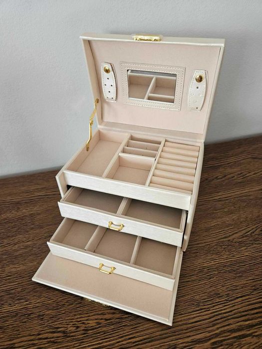 Kuferek na biżuterię organizer szkatułka na kolczyki jasny biżuteria