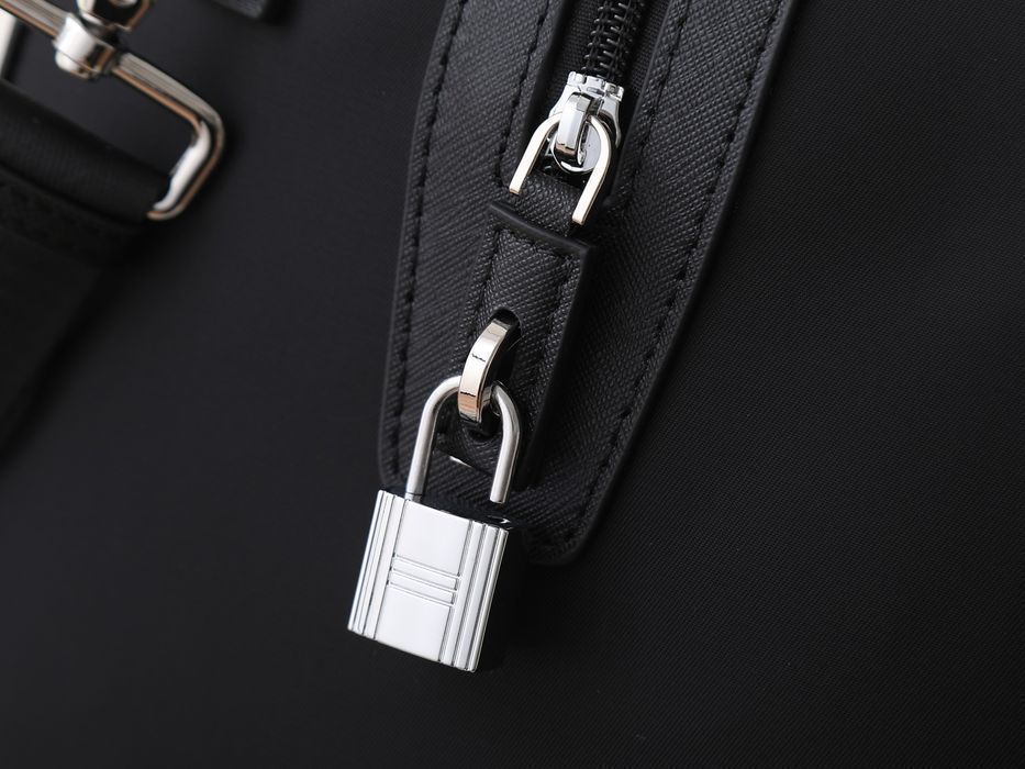 Жіноча сумка Prada 50x22.5x26