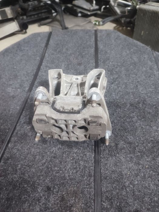 Подушка КПП / АКПП Ауді А4 В7 Audi А6 С6