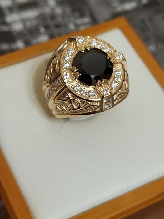 Печатка з червоного золота з чорним камнем 14,85,вага, розмір 20