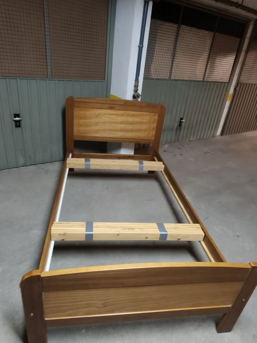 Cama solteiro em estado como novo