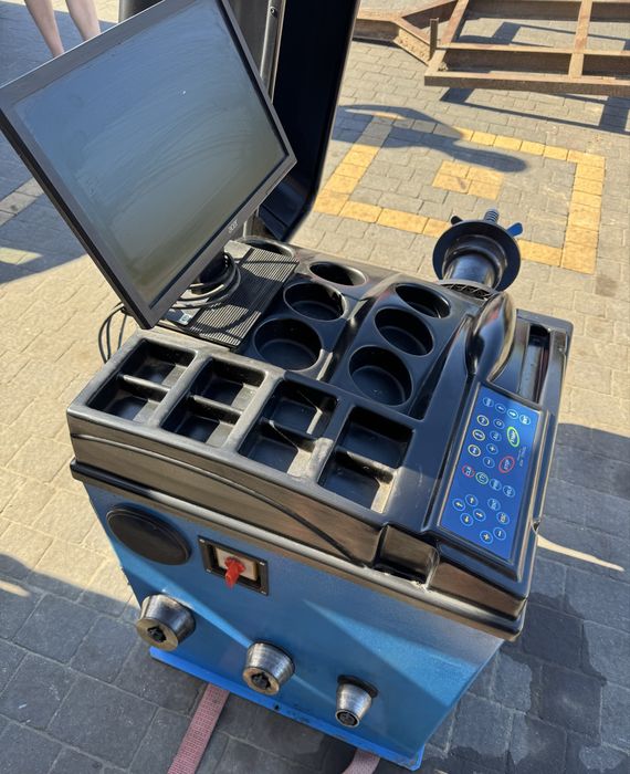 Wyważarka do kól UNI-TROL 2251P
