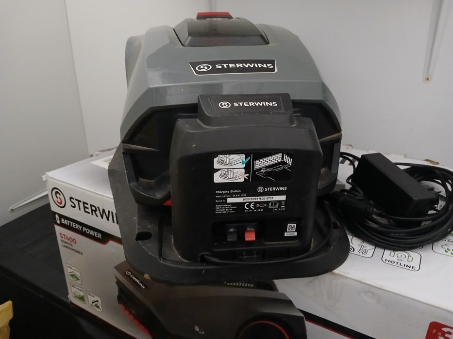 Robot koszący do trawy.