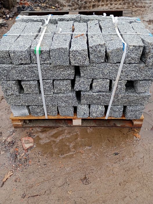 Kostka granitowa, palisada, słupki graniczne