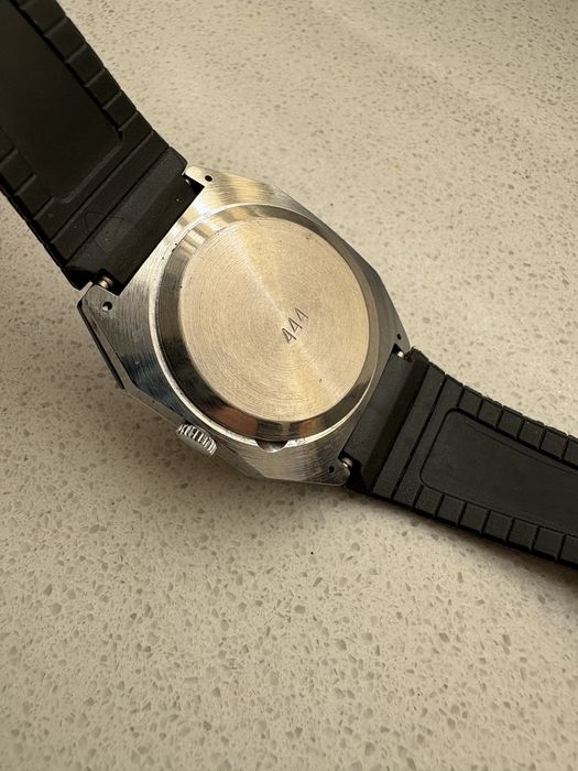 Stary zegarek nakręcany Raketa