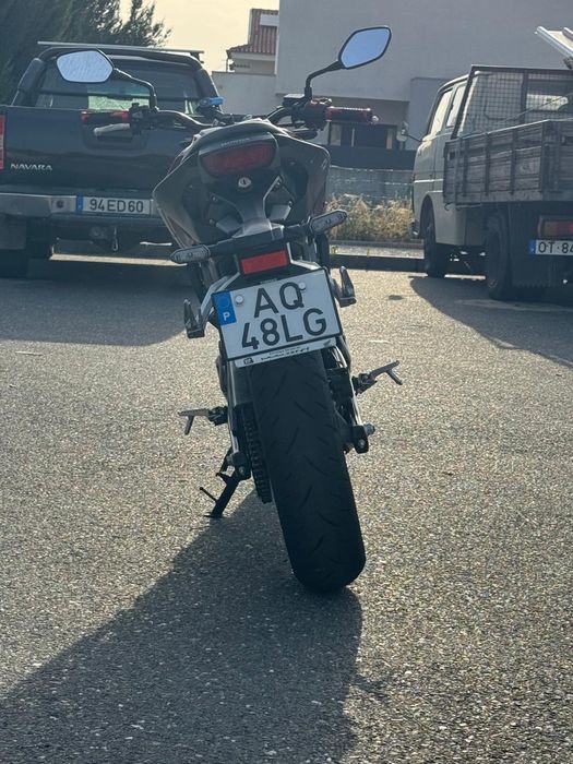 Honda CB125R 2022. Apenas 988km