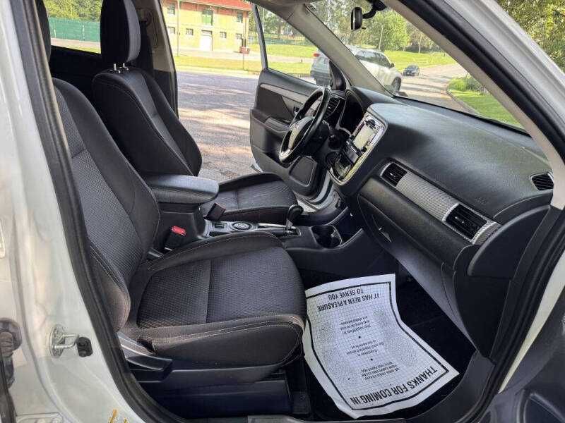 2016 Mitsubishi Outlander ES