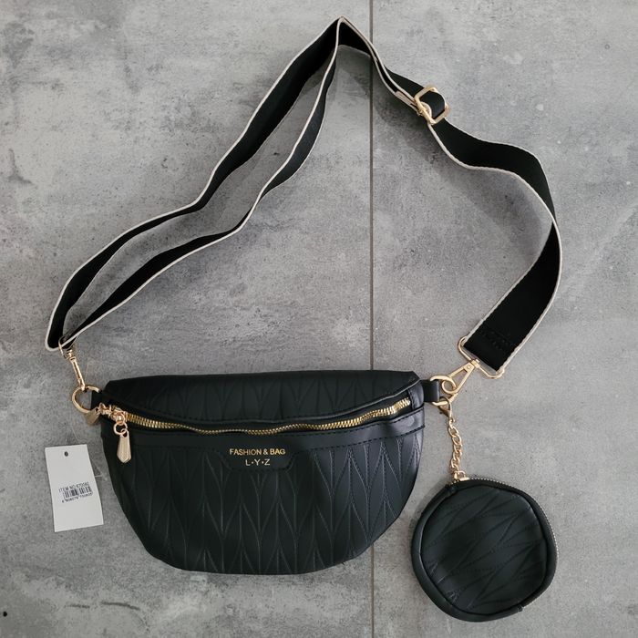 Torebka nerka z zawieszką