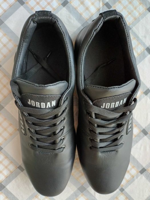 Кожаные кроссовки Jordan