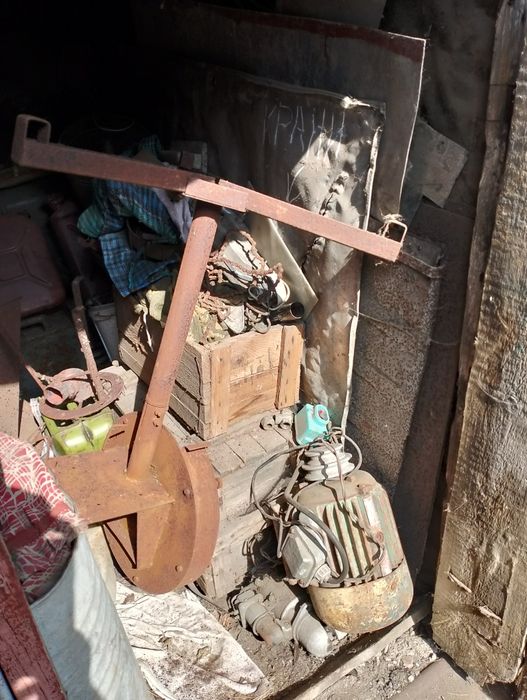 Зернодробилки и електродвигатель