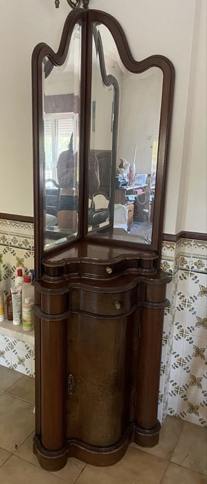 Móvel de Madeira