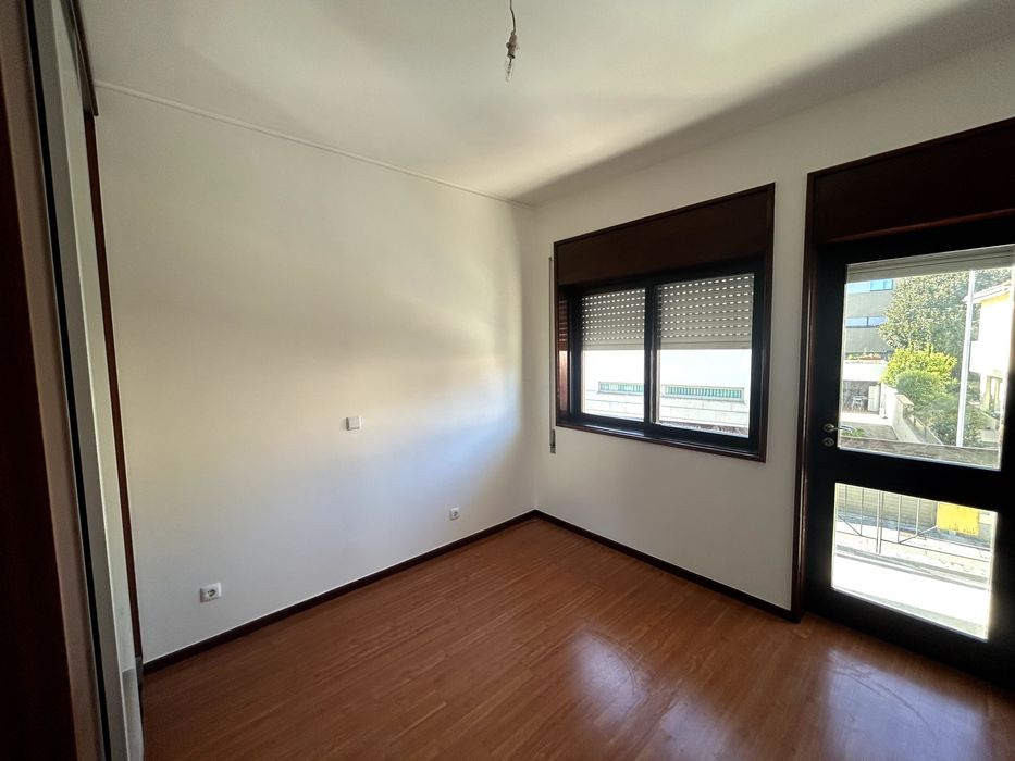 Arrenda-se andar-moradia 1º andar T3