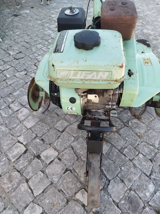 Vendo moto enchada em muito bom estado