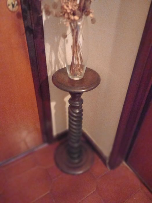 Coluna em madeira maciça