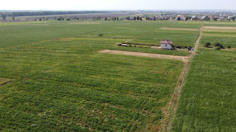 Продається ділянка 13 сот. Підпечери. Світло. Газ. Новобудови. Будинки