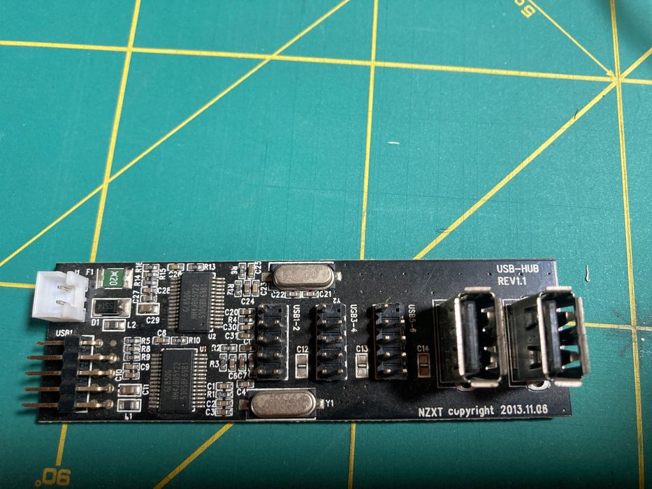 Nzxt Acessorios para computador (Hue+ & Grid+)