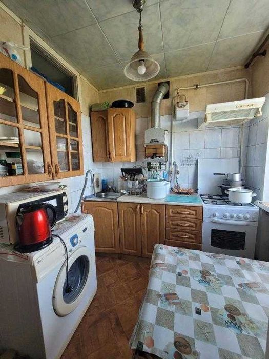 Продам 2-кімнатну квартиру на Ленпоселку - укомплектовану!