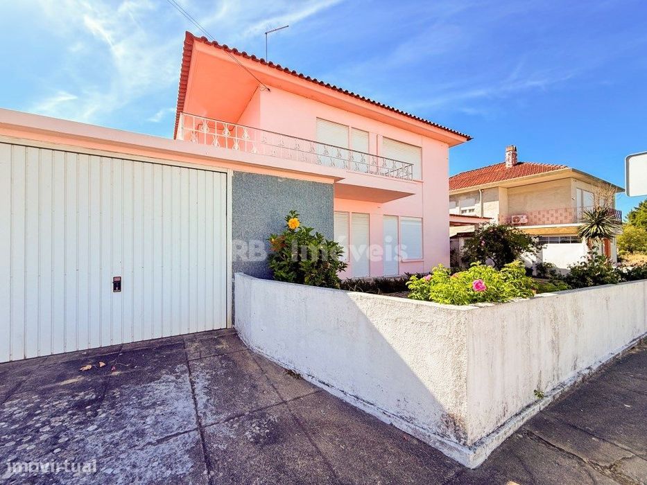 Moradia T8 com Garagem com espaço exterior no Tramagal