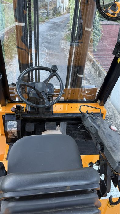 Empilhador Caterpillar DP40K 4.000kg Diesel 2008
