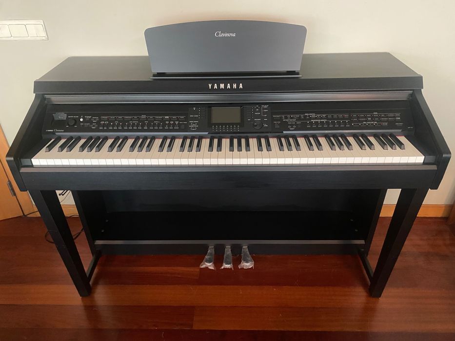 Yamaha Clavinova CVP-701 B – Como Novo