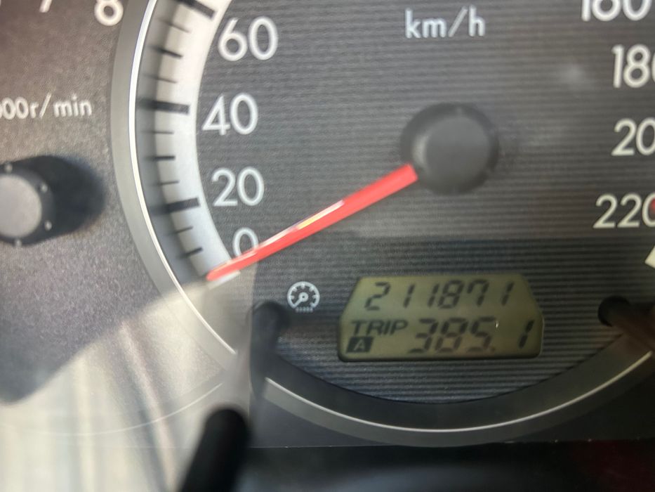 Samochód osobowy Mazda 5.