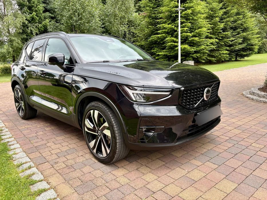Volvo XC 40 VOLCO XC40 B5 PLUS, NISKI PRZEBIEG, lampy EU, max wersja