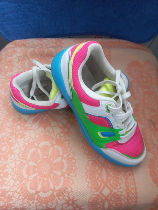 Крассовки женские  40 размер