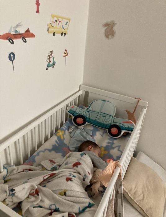 Дитяче ліжко з ведмедиком на місяці