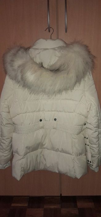 Blusão Branco com pelo no capuz