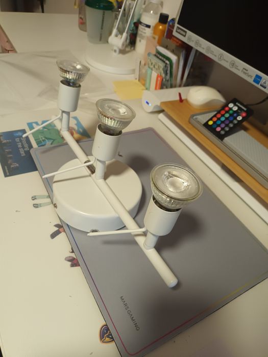 Candeeiro ikea com lampadas