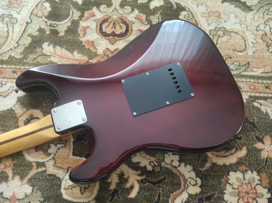 Gitara elektryczna Squier Classic Vibe 70s Stratocaster HSS WLN