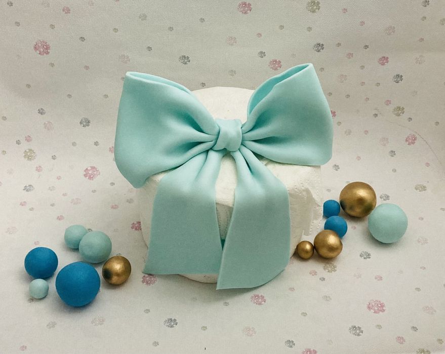 Figurka na tort z masy cukrowej