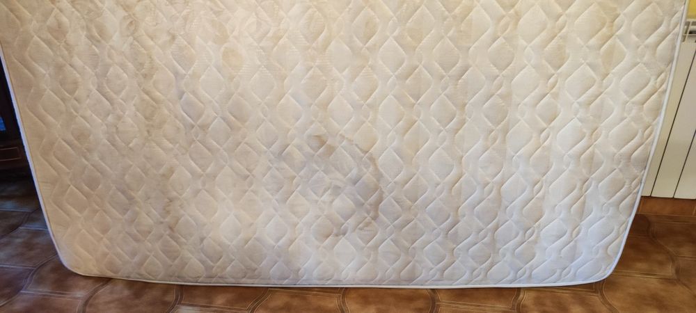 Colchão bastante usado