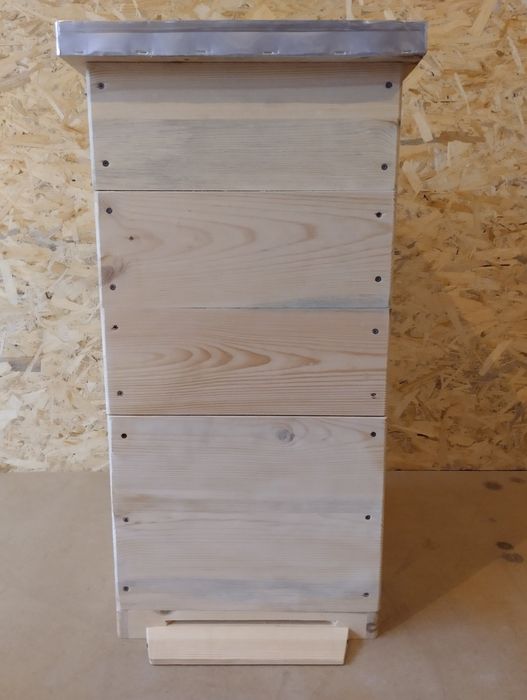 Продам корпусні вулики на 8 рамок дадан або 12 на українську.