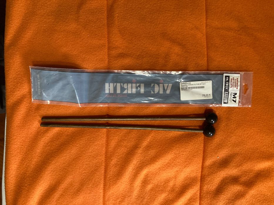 Par de baquetas rígidas Vic Firth M7