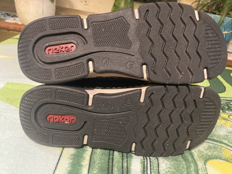 Sprzedam półbuty damskie sportowe Rieker r40