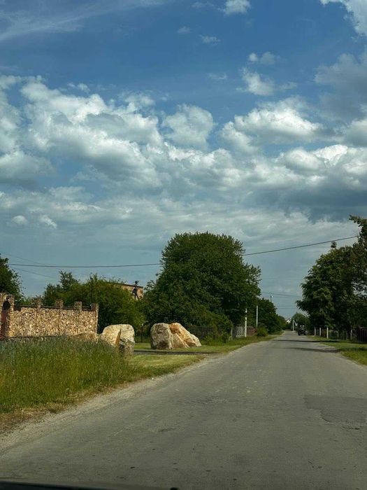 Продам земельну ділянку біля лісу!