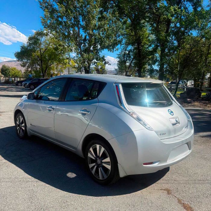 Nissan LEAF SV      2015