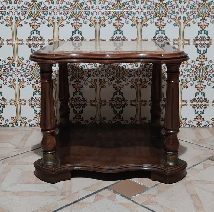 Mesa de centro com mármore