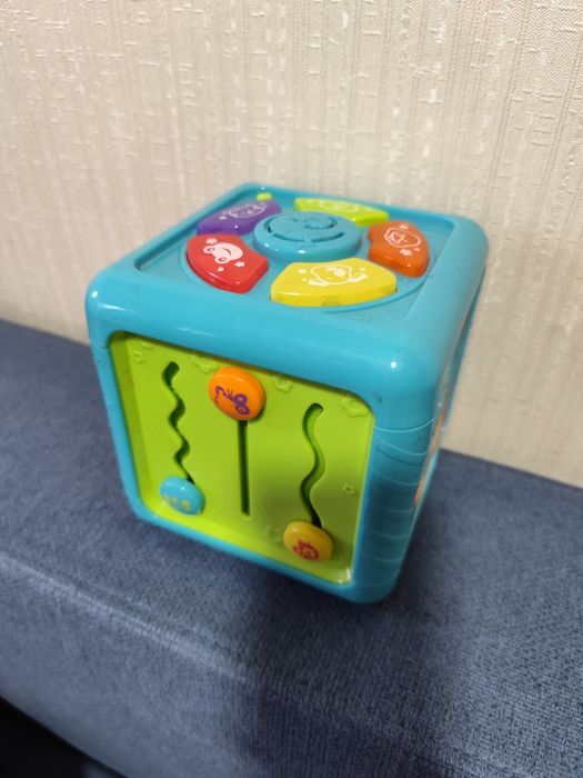 Развивающий кубик.