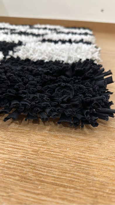 Tapete/carpete preto e branco