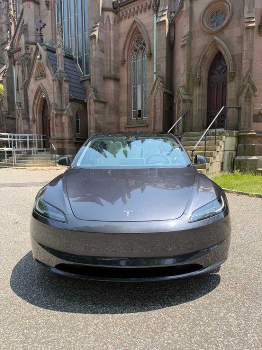 Tesla Model 3      2025