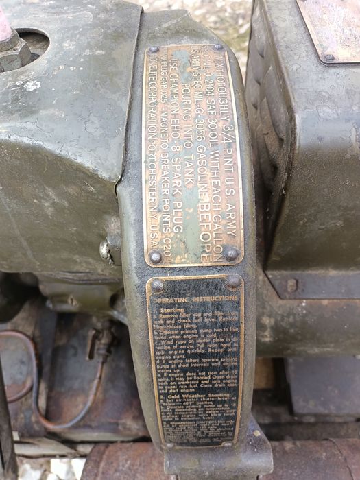 Stary amerykański wojskowy agregat prądotwórczy, antyk