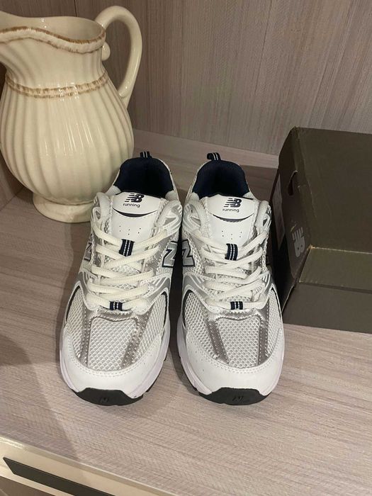 Białe tenisówki New Balance 530 w rozmiarze 39