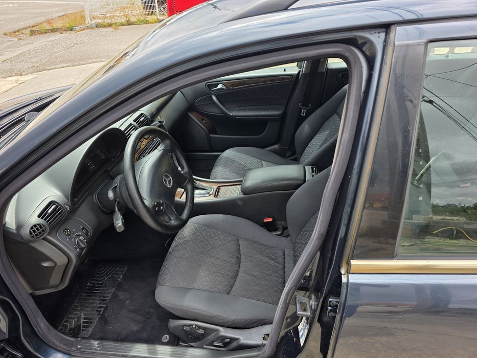 Mercedes-Benz C 220 CDI Station (2004) – Bom Estado, Revisões em Dia (Aceito Retoma)